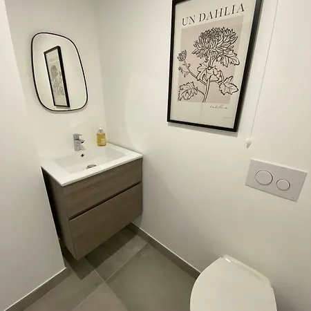 Daire Fabulous Two-bedroom With Parking