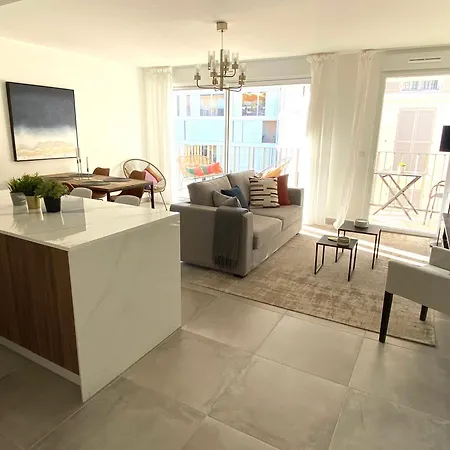 Fabulous Two-bedroom With Parking Daire *