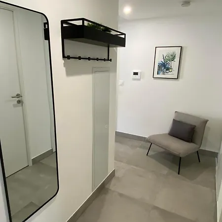 Apartman Fabulous Two-bedroom With Parking Antibes