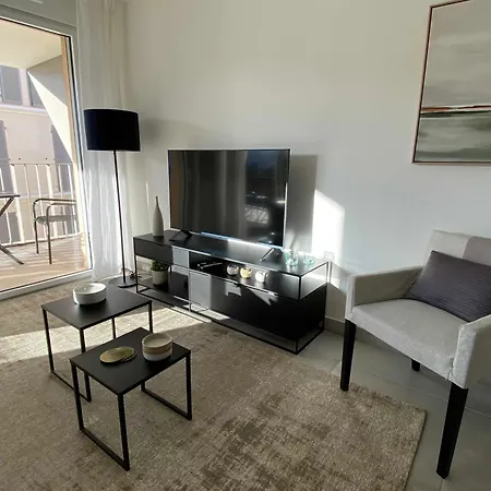 Fabulous Two-bedroom With Parking شقة *