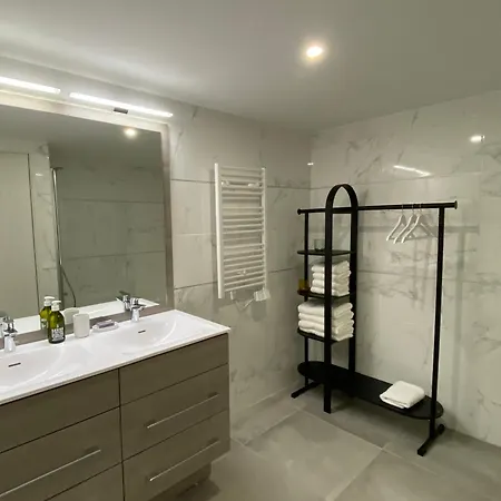 Apartman Fabulous Two-bedroom With Parking *