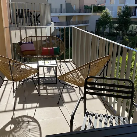 Apartman Fabulous Two-bedroom With Parking Antibes