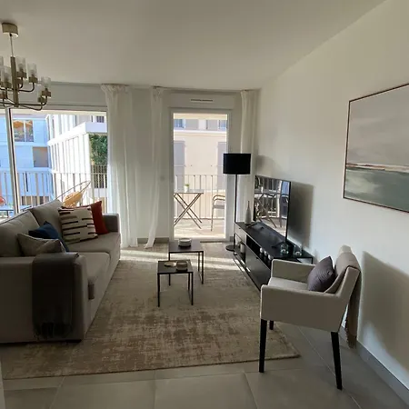 Fabulous Two-bedroom With Parking أنتيب