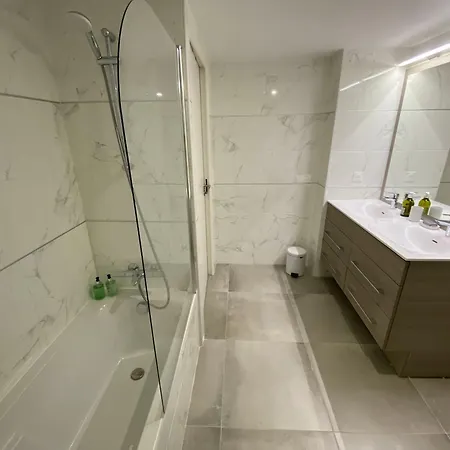 Apartman Fabulous Two-bedroom With Parking