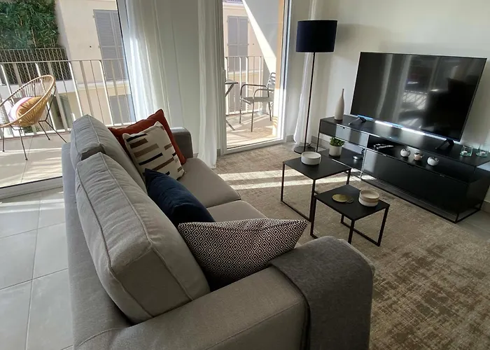 Fabulous Two-bedroom With Parking Апартаменти