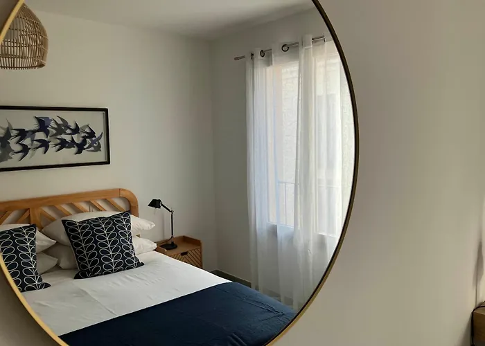 Fabulous Two-bedroom With Parking Lejlighed