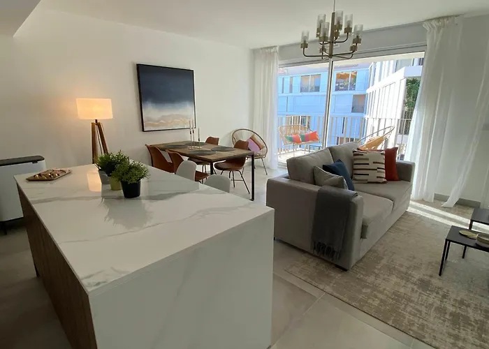 Апартаменти Fabulous Two-bedroom With Parking