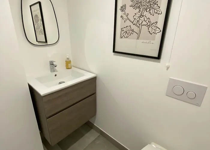 Апартаменти Fabulous Two-bedroom With Parking