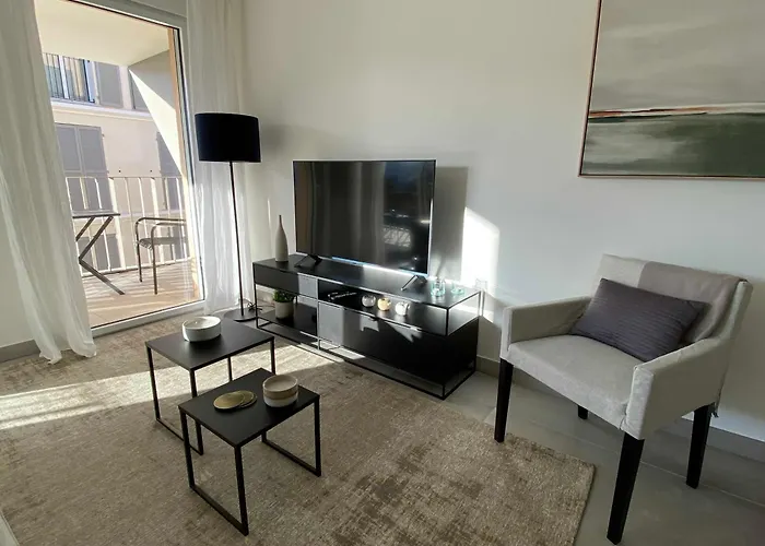 Fabulous Two-bedroom With Parking Апартаменти *