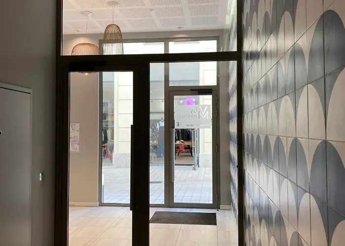 Fabulous Two-bedroom With Parking 昂蒂布