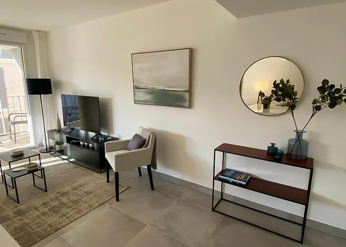 Fabulous Two-bedroom With Parking