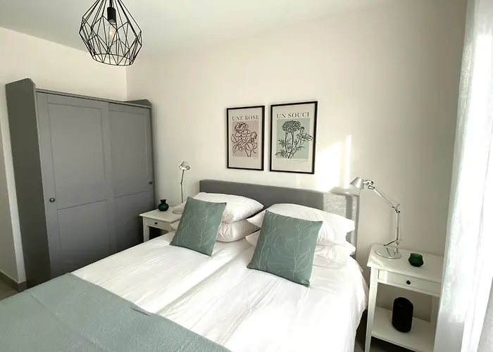 Fabulous Two-bedroom With Parking *