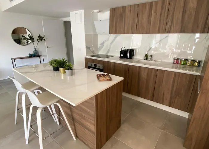 Fabulous Two-bedroom With Parking Антіб