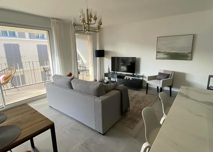 Fabulous Two-bedroom With Parking 公寓