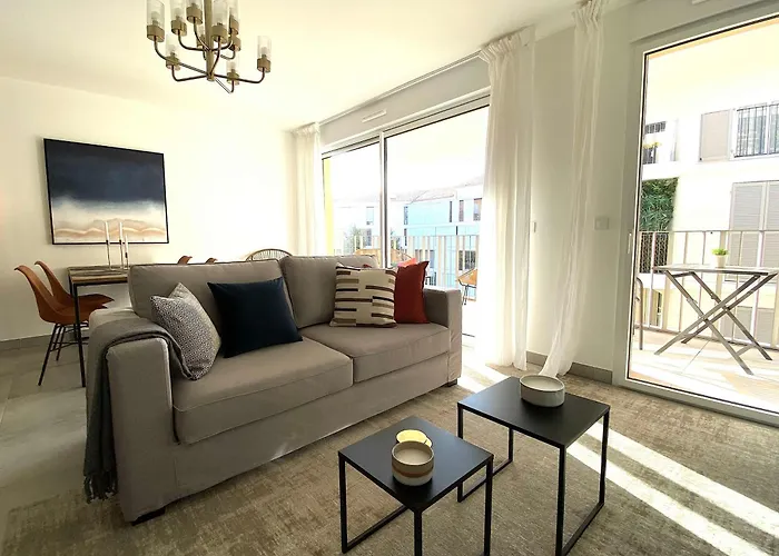 Fabulous Two-bedroom With Parking Апартаменти *