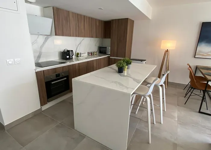 Fabulous Two-bedroom With Parking * Antibes